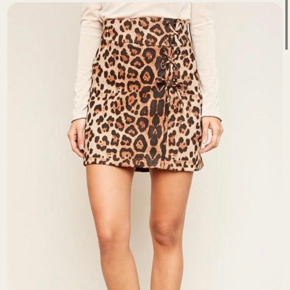 Hayden Los Angeles Leopard Side Lace Mini Skirt. NWOT. Size Medium - Picture 2 of 8